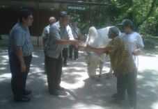 Gembira Loka serahkan...