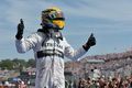 Hamilton sambut gembira...