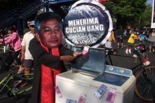 Muncul di Kota Solo,...