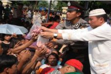 Pembagian kupon daging...
