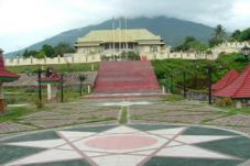 Perebutan tahta di Kesultanan...