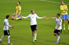 Hattrick Schurrle hantar...