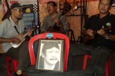 Mengenang sang maestro,...
