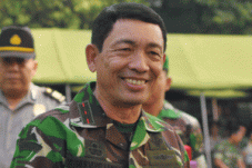 Bentrok TNI-Brimob di...