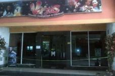 Garis polisi dibuka,...