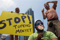 Bersihkan monyet dari...