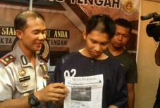 Mengaku sebagai jaksa,...