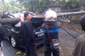 Roboh, tiang listrik...