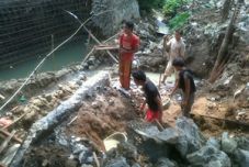 Tanah di lokasi jembatan...