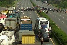 Buruh mogok, besok tol...