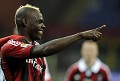 Mobil Balotelli tabrak...