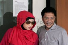 Fathanah membeli pakaian...