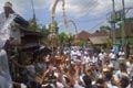 Antar leluhur ke surga,...