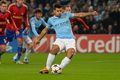 Hattrick Negredo warnai...