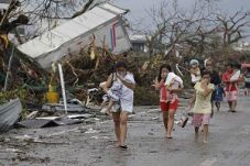 Tragedi topan Haiyan,...