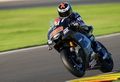 Lorenzo puas pada motornya...