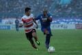 Derby Jatim = ladang...