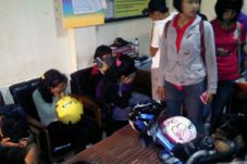 Making love di warnet,...