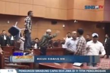 Tersangka kericuhan...
