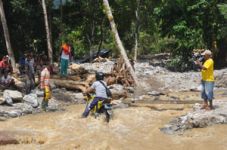 Jembatan Wasior patah,...