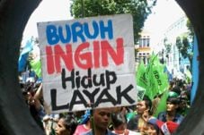 Ridwan Kamil didemo...