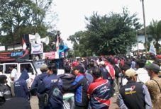 Naik Rp300 ribu, Buruh:...