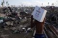 Bantu korban topan Haiyan,...