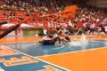 Aksi slam-dunk hampir...