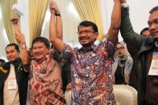 Kalahkan incumbent,...