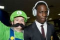 Luigi sambut Mario Balotelli...