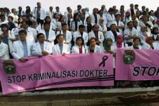 Dokter mogok kerja,...