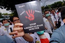 Gelar teaterikal, dokter...