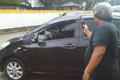 Mobil polisi digasak...