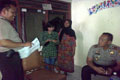 Densus geledah rumah...