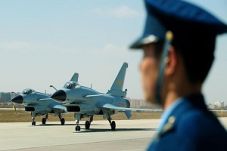China kerahkan jet tempur,...