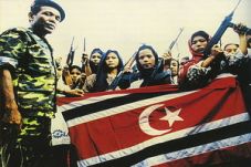 Rayakan milad, warga...