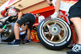 Disemprot Rossi, Bridgestone...