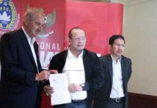 PSSI resmi kontrak Riedl