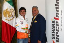 Sergio Perez resmi ke...