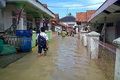 Banjir rendam rumah...
