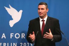 Fokus berpolitik, Vitali...