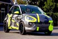Rossi bikin mobil bercorak...