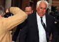 Ayah Neville bebas dari...