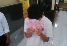 Nemu uang Rp1,2 juta...