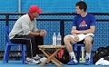 Murray acuhkan sepak...