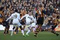 Dua gol Hull dibalas...