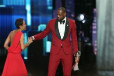 LeBron disejajarkan...