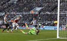 Tekuk Newcastle, Arsenal...