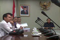 Dipo temui kedatangan...