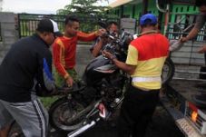 Pasutri tewas dihantam...